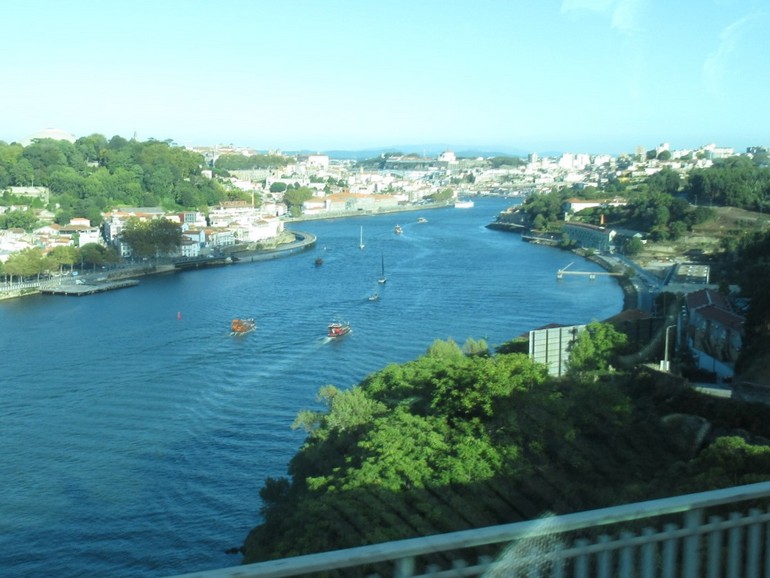 De Douro vanaf rrn hoge brug over de Douro